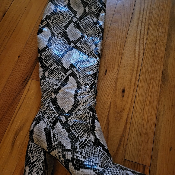 Marc Fisher python - Picture 2 of 2